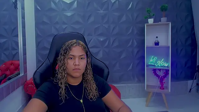 Snapshot of Cristal_War chatting on 01/18/26, 12:03 Cristal War online show from 01/18/26, 12:03