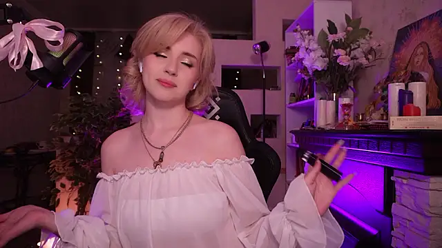 Chriss Fox online show from 03/18/26, 05:27