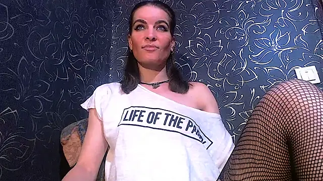 Snapshot of Strawberry_Milfa chatting on 02/16/26, 09:11 Strawberry Milfa online show from 02/16/26, 09:11