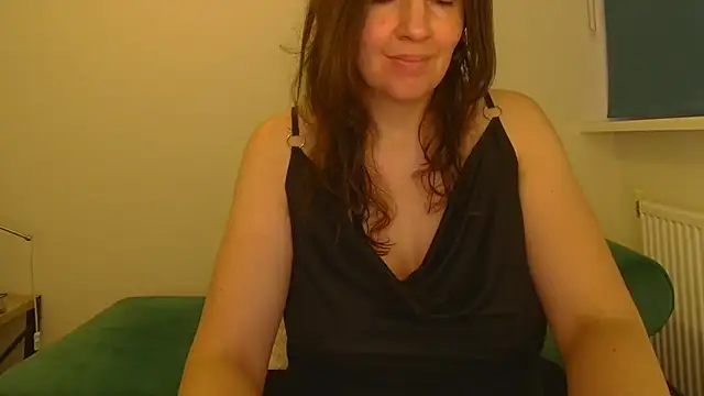 Ella Next Door online show from 12/16/25, 03:50