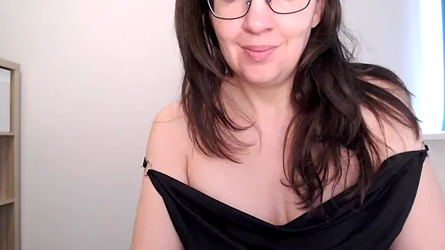 Ella Next Door online show from 12/22/25, 09:50