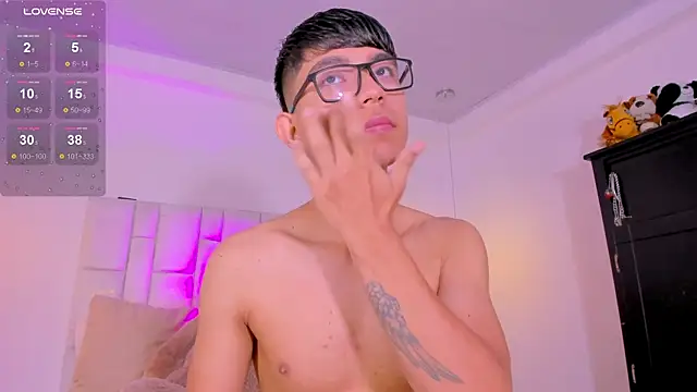 CodyTwink online show from 04/16/26, 01:34