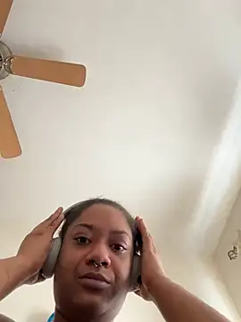 LunaWolfie143 online show from 03/08/25, 04:28