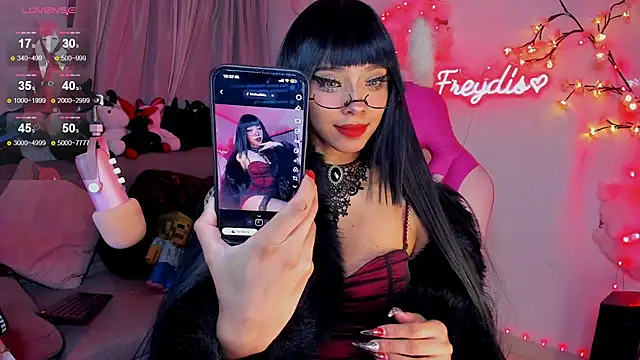 Snapshot of Miss_freydis chatting on 05/05/26, 05:37 Miss freydis online show from 05/05/26, 05:37