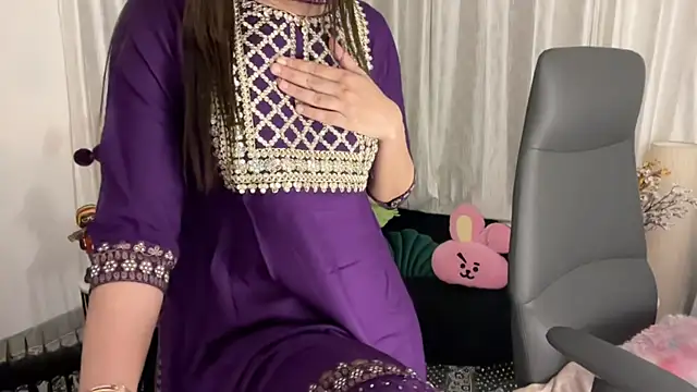 Snapshot of Unique-Beauty chatting on 03/08/25, 02:51 Unique-Beauty online show from 03/08/25, 02:51