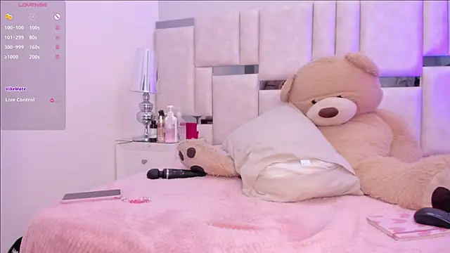 Snapshot of Miagiorgia_ chatting on 12/21/24, 05:40 Miagiorgia online show from 12/21/24, 05:40