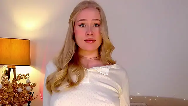 Snapshot of JuliaJaee chatting on 01/10/25, 10:57 JuliaJaee online show from 01/10/25, 10:57