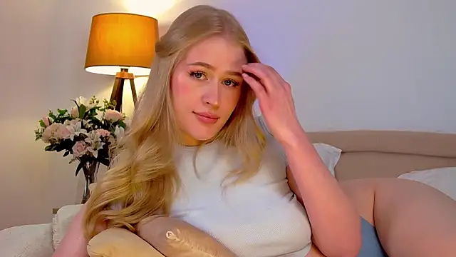 Snapshot of JuliaJaee chatting on 01/21/25, 11:13 JuliaJaee online show from 01/21/25, 11:13