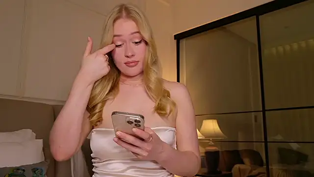 Snapshot of JuliaJaee chatting on 11/27/25, 02:19 JuliaJaee online show from 11/27/25, 02:19