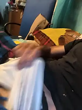 Snapshot of Tiulu157021 chatting on 12/17/25, 11:00 Tiulu157021 online show from 12/17/25, 11:00