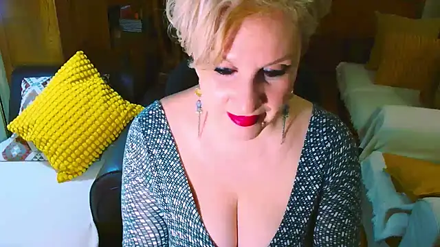 Snapshot of GattonaBiondona chatting on 01/28/25, 09:30 GattonaBiondona online show from 01/28/25, 09:30