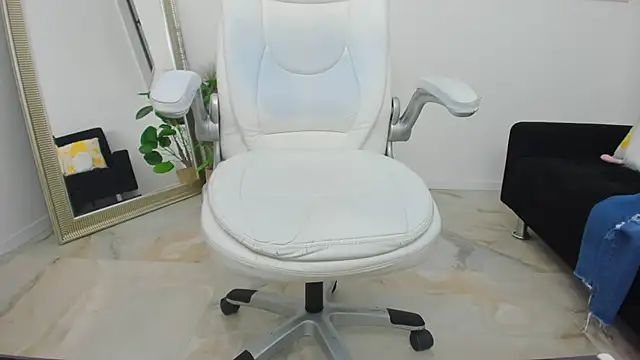 Snapshot of Darya_Baby chatting on 03/11/25, 11:15 Darya Baby online show from 03/11/25, 11:15