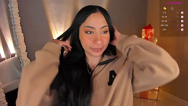 Snapshot of amber_curly chatting on 12/12/24, 10:42 amber curly online show from 12/12/24, 10:42