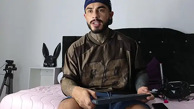 john cartter1 online show from 02/15/25, 11:06