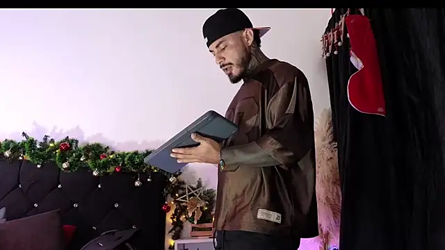 john cartter1 online show from 12/19/25, 11:17