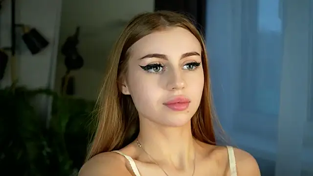 Snapshot of Sandy-the-Squirrel chatting on 12/05/24, 05:04 Sandy-the-Squirrel online show from 12/05/24, 05:04