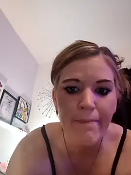 EverlynnCynn20 online show from 09/11/25, 10:15