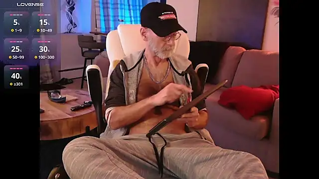 Snapshot of Towndude123 chatting on 12/30/24, 02:42 Towndude123 online show from 12/30/24, 02:42