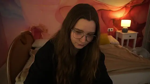 MagicPeachh  online show from 09/30/25, 07:57