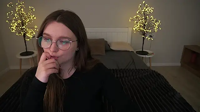 MagicPeachh  online show from 10/06/25, 12:35