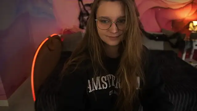 MagicPeachh  online show from 10/21/25, 05:52