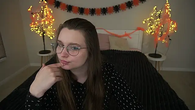 MagicPeachh  online show from 10/31/25, 06:58