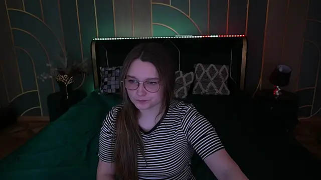 MagicPeachh  online show from 11/14/25, 06:45