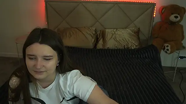 MagicPeachh  online show from 05/14/26, 05:47