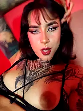 Snapshot of taaylor33 chatting on 11/15/25, 05:27 taaylor33 online show from 11/15/25, 05:27