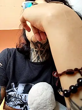 Snapshot of taaylor33 chatting on 11/22/25, 08:41 taaylor33 online show from 11/22/25, 08:41