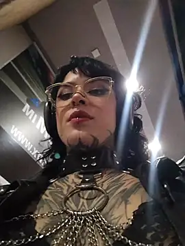 Snapshot of taaylor33 chatting on 05/16/26, 01:02 taaylor33 online show from 05/16/26, 01:02