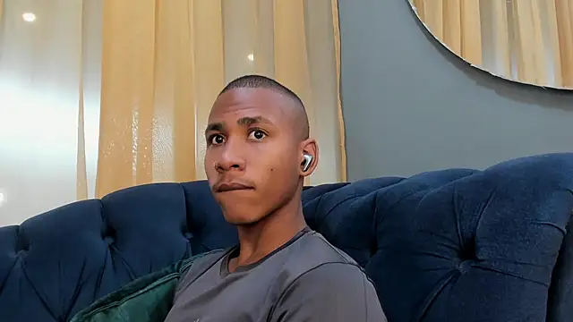 Snapshot of Ethan_Fox11 chatting on 01/11/25, 02:25 Ethan Fox11 online show from 01/11/25, 02:25