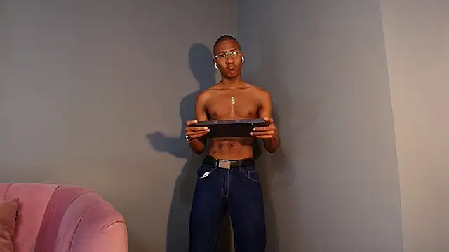 Snapshot of Ethan_Fox11 chatting on 02/24/25, 01:53 Ethan Fox11 online show from 02/24/25, 01:53