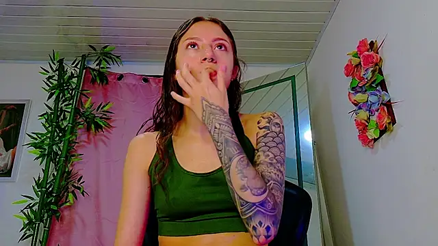 Snapshot of scarlet-jonesx chatting on 05/19/26, 01:56 scarlet-jonesx online show from 05/19/26, 01:56