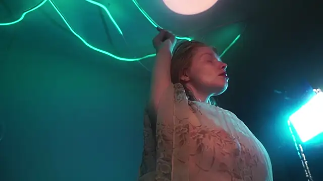 ginger hugs online show from 09/19/25, 09:59