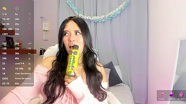 Chloe fischer  online show from 04/15/26, 07:58