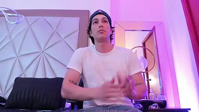 Karimferrer online show from 12/06/24, 07:21