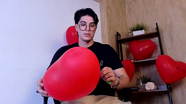 Karimferrer online show from 02/15/26, 03:58