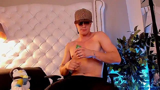 Karimferrer online show from 04/18/26, 04:22