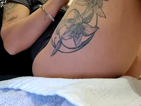 sweethotmilf888 online show from 12/22/25, 04:37