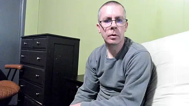 ImportantEquator0 online show from 10/15/25, 03:45