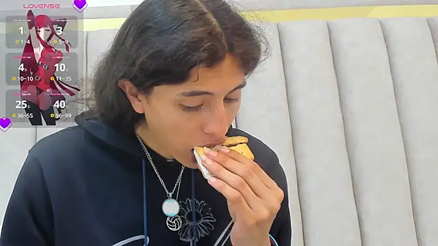 FreyaMoller online show from 01/04/25, 07:34