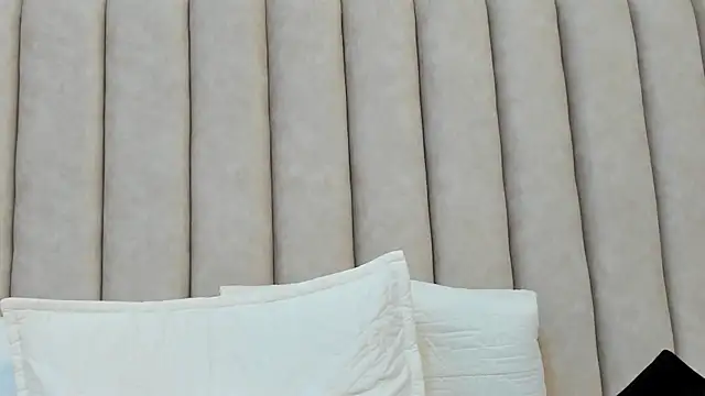 FreyaMoller online show from 01/29/25, 10:32