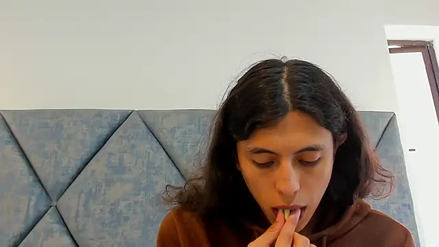 FreyaMoller online show from 02/04/26, 08:58