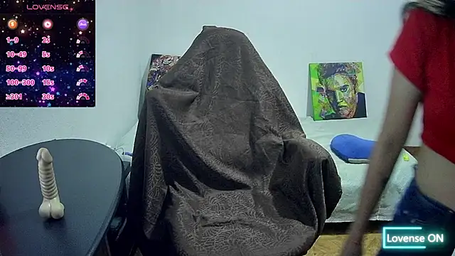 Snapshot of Hanha00 chatting on 11/15/25, 11:43 Hanha00 online show from 11/15/25, 11:43