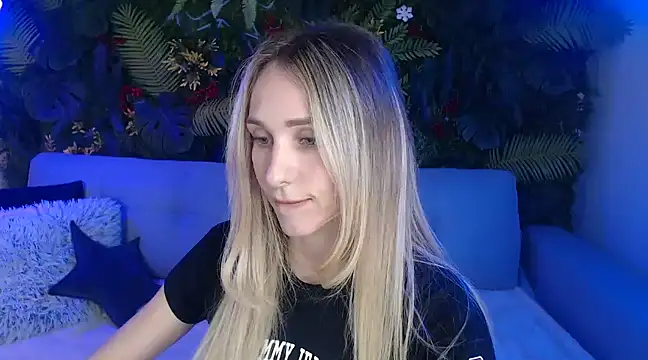 Snapshot of Horny_Blond chatting on 03/11/25, 09:02 Horny Blond online show from 03/11/25, 09:02