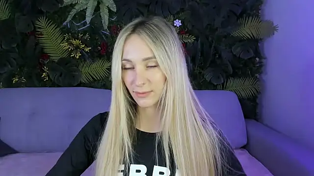 Snapshot of Horny_Blond chatting on 10/20/25, 08:04 Horny Blond online show from 10/20/25, 08:04