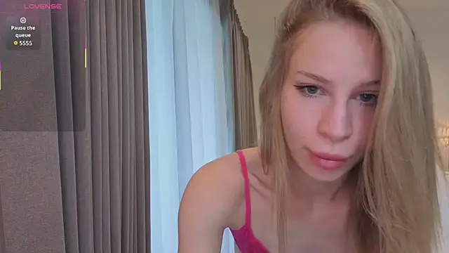 Elis Fox online show from 12/18/25, 11:11