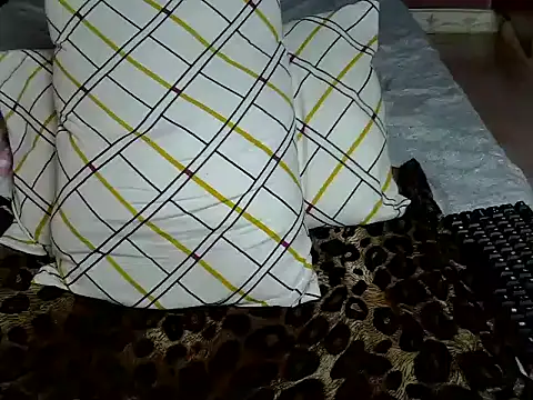 Queen petite  online show from 09/10/25, 05:35