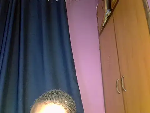 Queen petite  online show from 04/03/26, 06:28